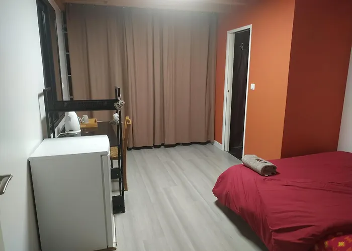 Chambre Avec Salle D\'Eau Et Toilette Privees